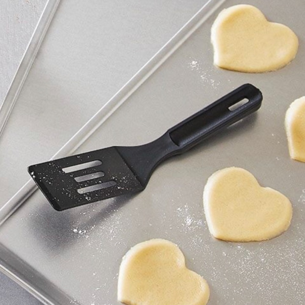 NEW Pampered Chef mini nylon serving spatula